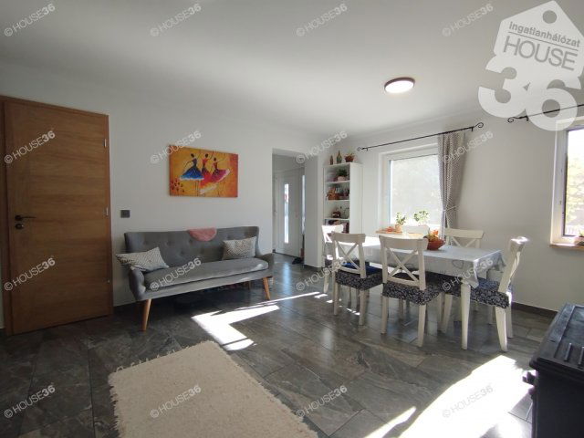 Eladó családi ház, Izsákon 79.99 M Ft, 5 szobás