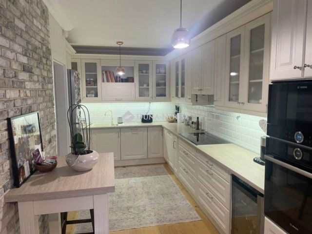 Eladó családi ház, Nyíregyházán 240 M Ft, 7 szobás