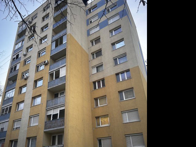 Eladó panellakás, Szegeden 50 M Ft, 2 szobás