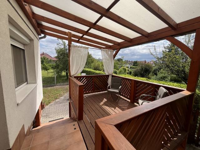 Kiadó ikerház, albérlet, Pápán 180 E Ft / hó, 4 szobás