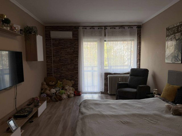 Eladó téglalakás, Komlón, Alkotmány utcában 26.5 M Ft