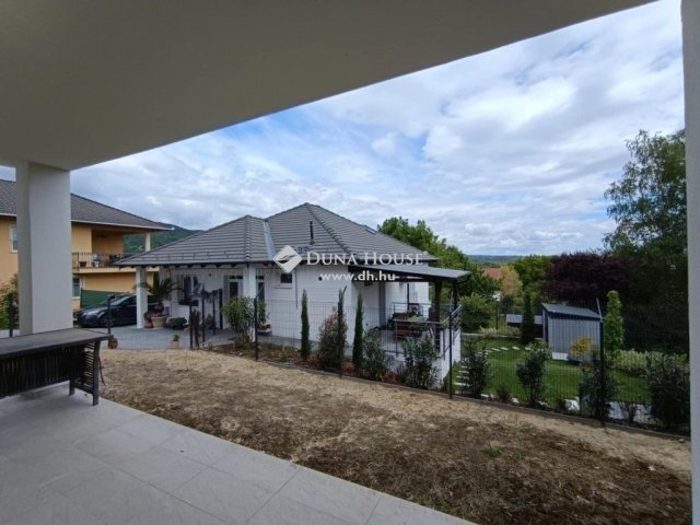 Eladó családi ház, Pomázon 199.5 M Ft, 6 szobás