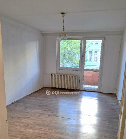 Eladó panellakás, Miskolcon 32.42 M Ft, 2 szobás