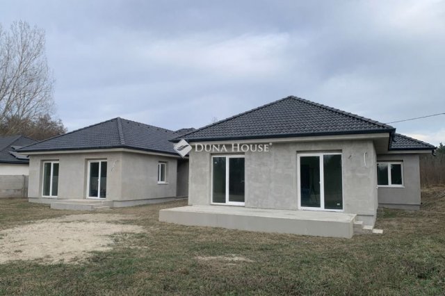 Eladó ikerház, Erdőkertesen 105 M Ft, 5 szobás