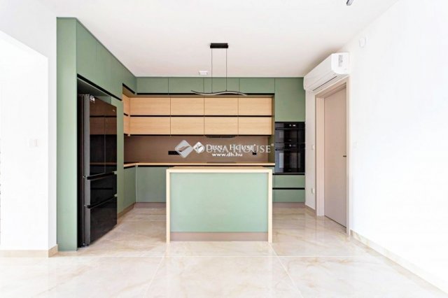 Eladó családi ház, Budapesten, II. kerületben 299 M Ft, 4 szobás