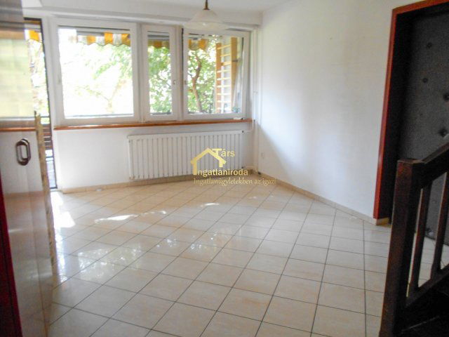 Eladó téglalakás, Győrött 109.9 M Ft, 3 szobás