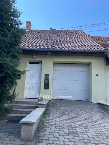 Eladó sorház, Pécelen 95.9 M Ft, 3 szobás / költözzbe.hu