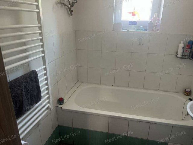 Eladó családi ház, Kajárpécen 28.9 M Ft / költözzbe.hu