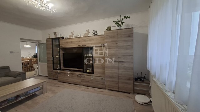 Eladó téglalakás, Veszprémben 81.9 M Ft, 3 szobás