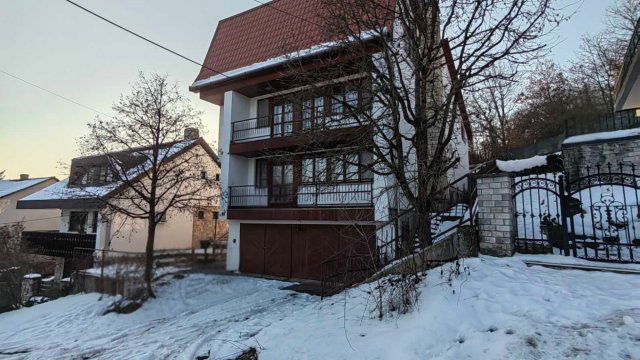 Eladó családi ház, Miskolcon 89.9 M Ft, 8+1 szobás