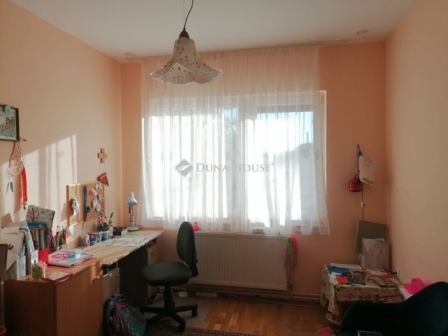 Eladó családi ház, Baján 125 M Ft, 8 szobás
