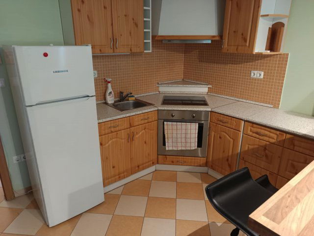 Kiadó téglalakás, albérlet, Pécsett 150 E Ft / hó, 1 szobás