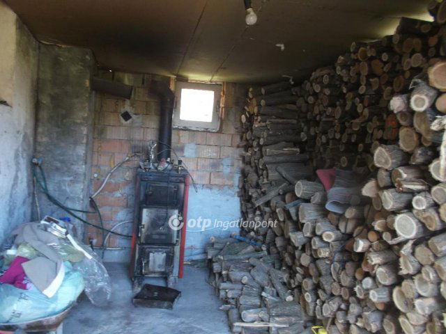 Eladó családi ház, Zsámbokon 16.2 M Ft, 1+3 szobás