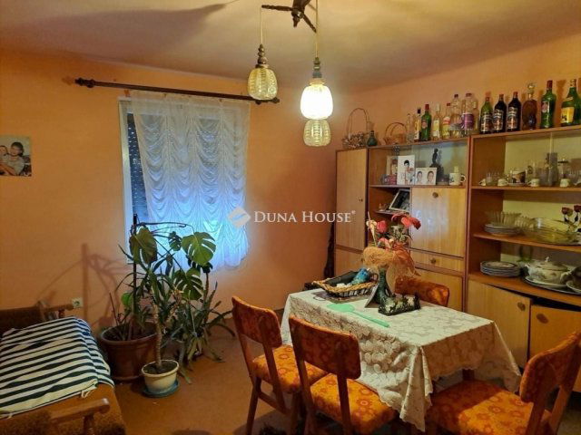 Eladó családi ház, Kunbaján 11 M Ft, 3 szobás