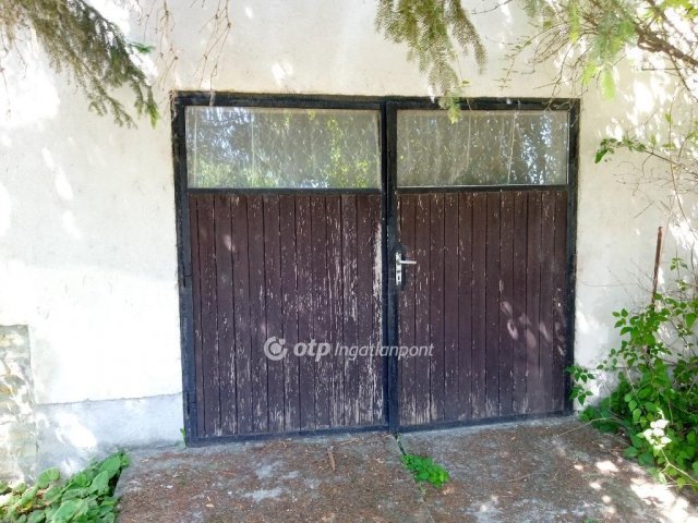 Eladó családi ház, Veszprémben 69.6 M Ft, 5 szobás