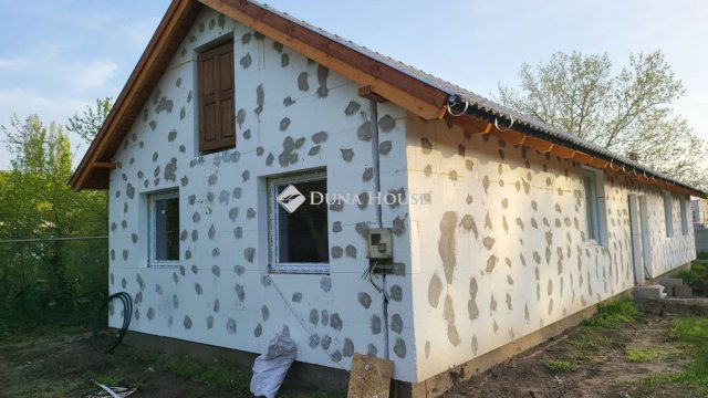 Eladó ikerház, Ercsiben 25 M Ft, 3 szobás / költözzbe.hu
