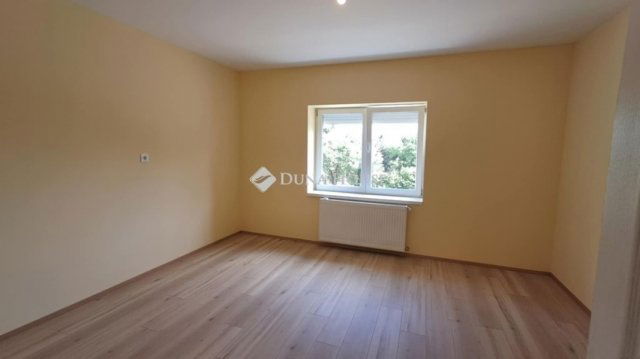 Eladó családi ház, Bakonyán 38.5 M Ft, 2 szobás