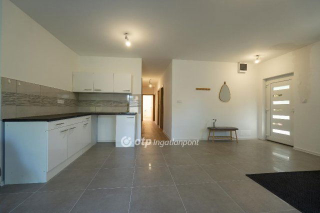 Eladó családi ház, Fóton 99.9 M Ft, 3+2 szobás