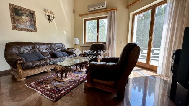 Eladó családi ház, Leányfaluban 577.5 M Ft, 6+1 szobás