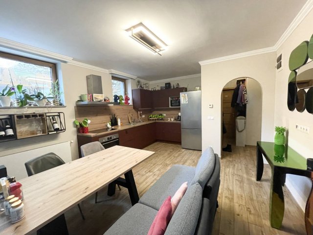 Eladó téglalakás, Sopronban, Bécsi úton 90 M Ft, 4 szobás