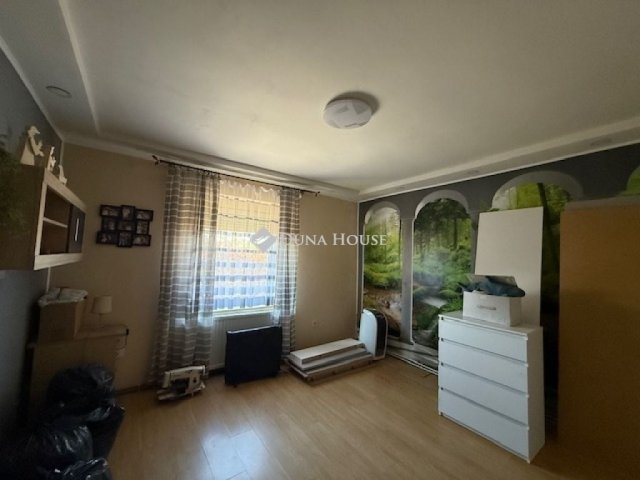 Eladó családi ház, Pécsett 89 M Ft, 2 szobás