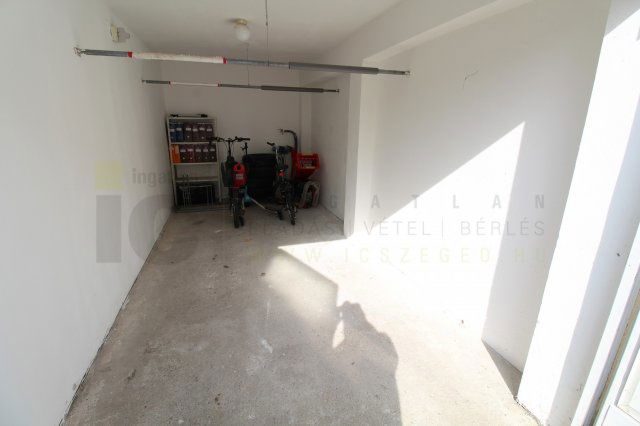 Eladó garázs, Szegeden 8.9 M Ft / költözzbe.hu
