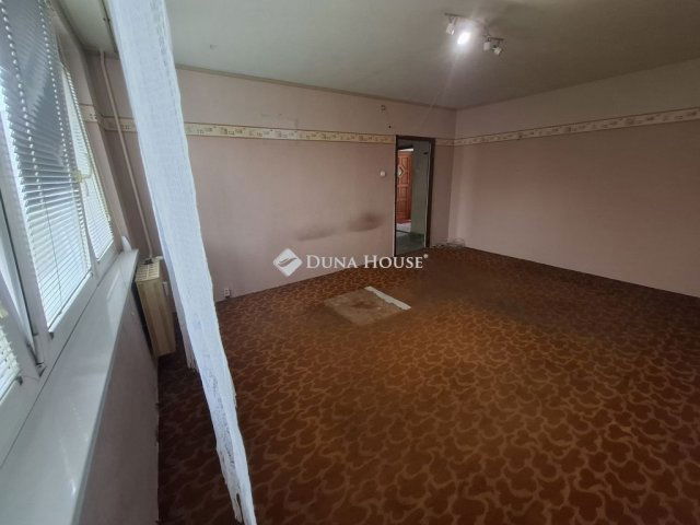 Eladó panellakás, Kiskunfélegyházán 30 M Ft, 2 szobás