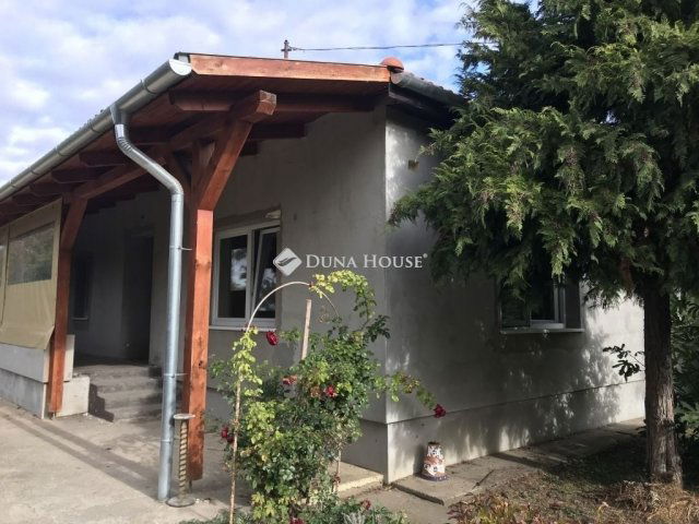 Eladó családi ház, Besnyőn 51.5 M Ft, 3 szobás