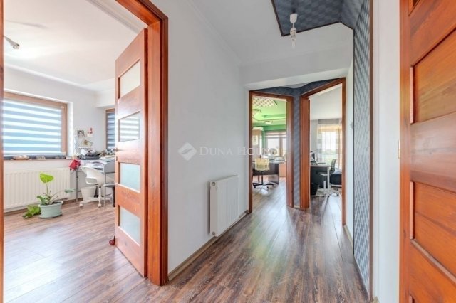 Eladó családi ház, Szegeden 199 M Ft, 7 szobás