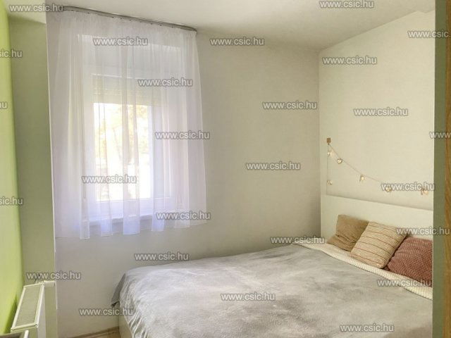 Eladó téglalakás, III. kerületben, Pünkösdfürdő utcában