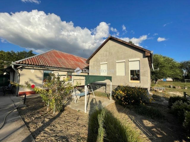 Eladó családi ház, Csemőn 85 M Ft, 5 szobás