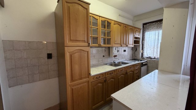 Eladó téglalakás, Baján 51.9 M Ft, 2+1 szobás