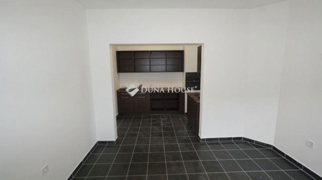 Eladó üzlethelyiség, Zalaszentivánon 130 M Ft, 2 szobás