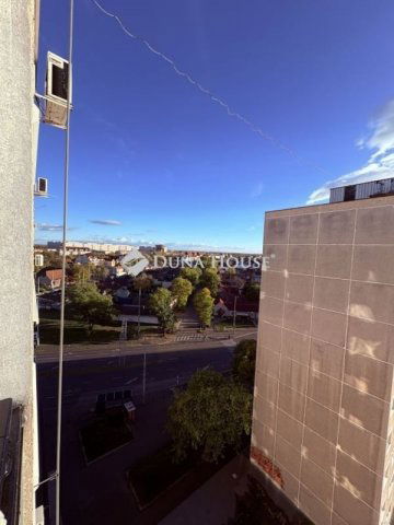 Eladó panellakás, Debrecenben 65.9 M Ft, 4 szobás