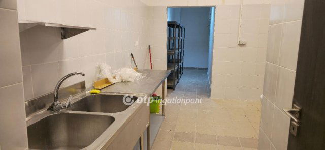 Eladó üzlethelyiség, Hajdúböszörményen 39 M Ft