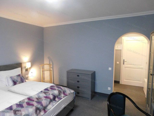 Eladó hotel, Hévízen 558.6 M Ft, 11+2 szobás