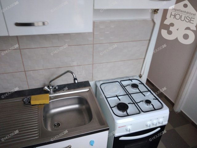 Eladó panellakás, Kiskunfélegyházán 25 M Ft, 1 szobás