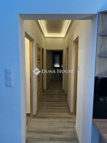 Eladó családi ház, Pócsmegyeren 94.9 M Ft, 3 szobás