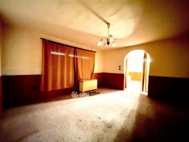 Eladó családi ház, Tatán 34.9 M Ft, 3 szobás