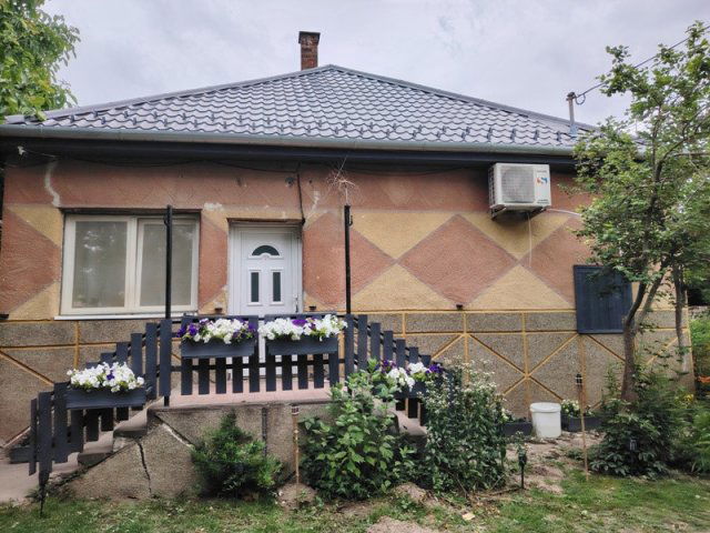 Eladó családi ház, Dabason 61.8 M Ft, 2 szobás