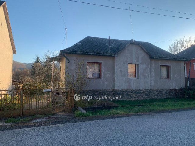 Eladó családi ház, Bekölcén 9.9 M Ft, 3 szobás