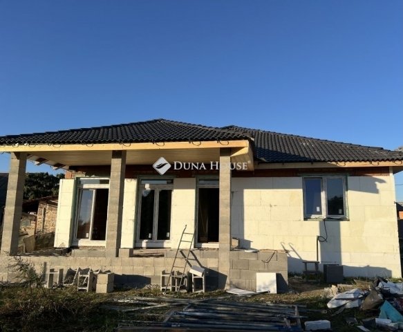 Eladó ikerház, Pilisen 68 M Ft, 4 szobás / költözzbe.hu