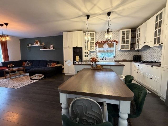 Eladó családi ház, Budapesten, XVI. kerületben 229.5 M Ft