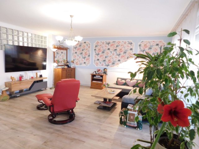 Eladó téglalakás, Hévízen 127.9 M Ft, 4 szobás