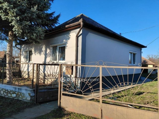 Eladó családi ház, Erdőtelken 23.99 M Ft, 3 szobás