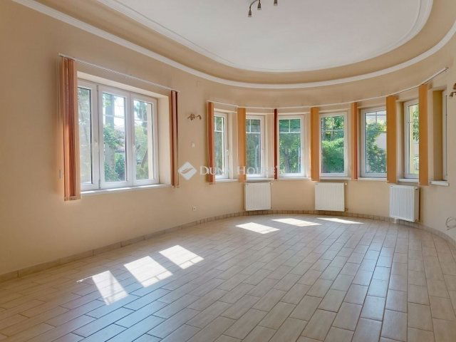 Eladó családi ház, Budapesten, X. kerületben 265 M Ft, 7 szobás