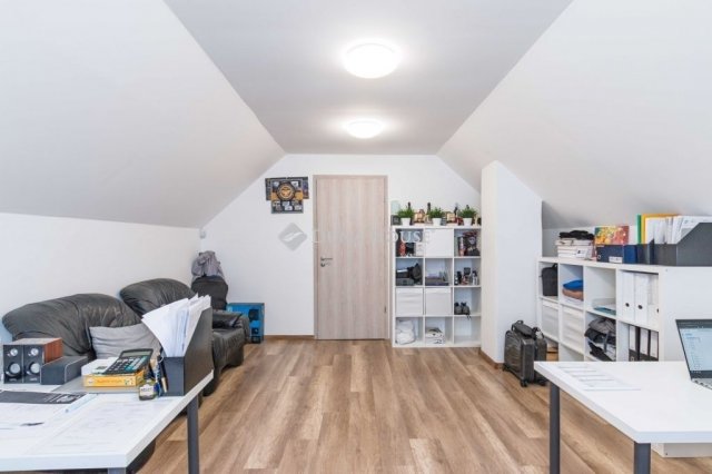 Eladó családi ház, Vecsésen 149 M Ft, 5+1 szobás