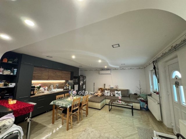 Eladó családi ház, Abonyban 56.9 M Ft, 3 szobás