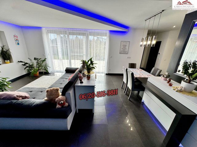 Eladó családi ház, Dunaújvárosban 129 M Ft, 4 szobás