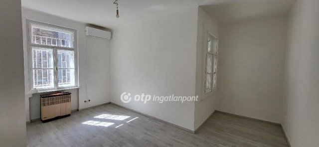 Eladó téglalakás, Budapesten, VIII. kerületben 42 M Ft, 1 szobás